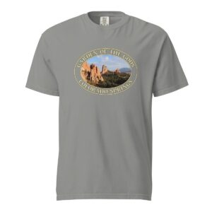 Grey Comfort Colors 1717 heavyweight T-shirt featuring a Garden of the Gods graphic in Colorado Springs with red rock formations and a blue sky in an oval design.